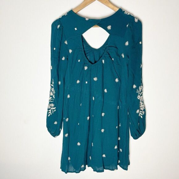 Free People Sweet Tennessee Dress S Blue Boho Rayon Embroidery Oversized Light - Picture 3 of 9